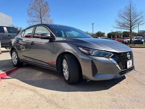 Used 2025 Nissan Sentra S image 4