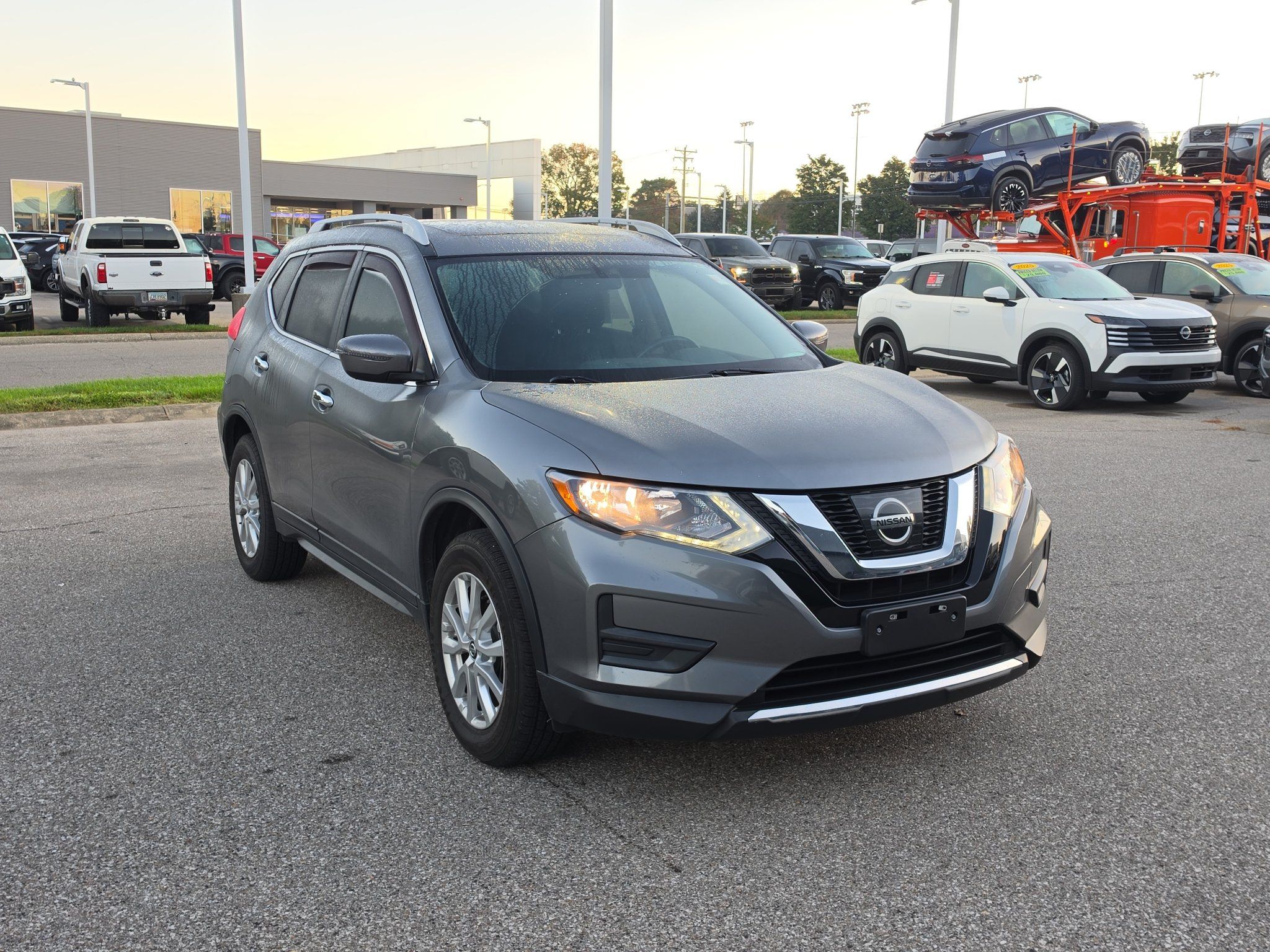 Used 2017 Nissan Rogue SV w/ Sun & Sound Touring Package AWD/4WD image 1