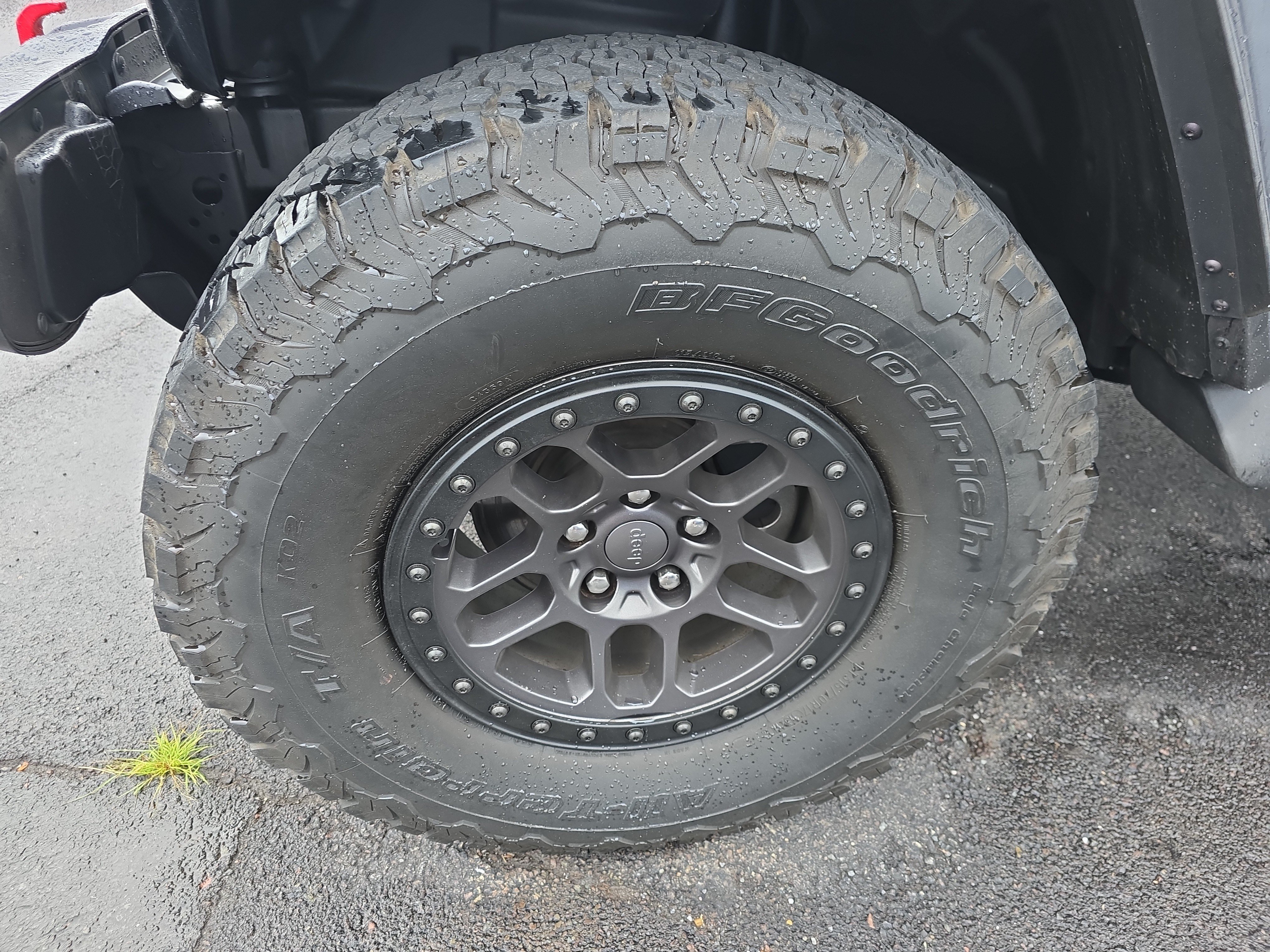 Used 2022 Jeep Wrangler Unlimited Rubicon w/ Xtreme Recon 35" Tire Package AWD/4WD image 12