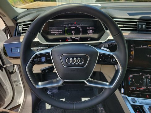 Certified 2024 Audi Q8 e-tron Premium Plus w/ Premium Plus Package AWD/4WD image 32