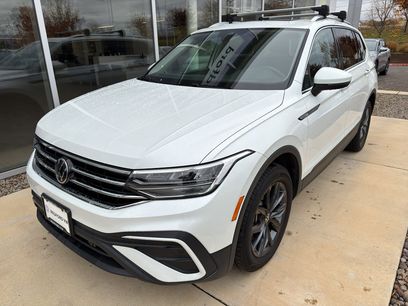 Used 2023 Volkswagen Tiguan SE w/ Panoramic Sunroof Package