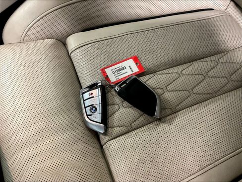 Used 2021 BMW X7 M50i image 49