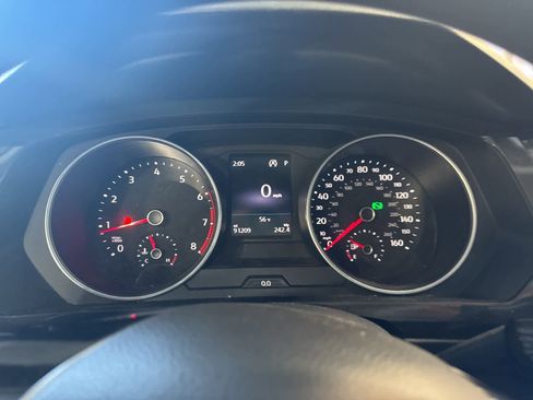 Used 2018 Volkswagen Tiguan S image 22
