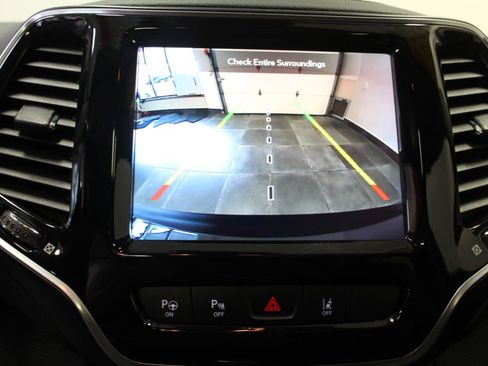 Used 2021 Jeep Cherokee Limited w/ Elite Package AWD/4WD image 16