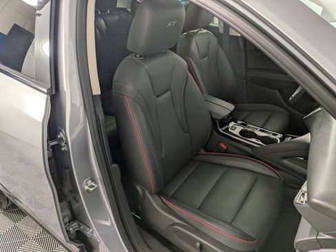 Used 2023 Buick Envision Essence w/ Sport Touring Package FWD image 31