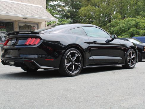 Used 2017 Ford Mustang GT Premium RWD image 5