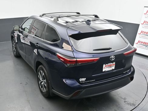 Used 2023 Toyota Highlander XLE image 32