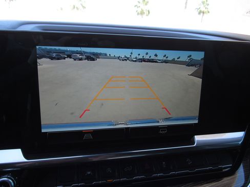 Used 2025 GMC Sierra 1500 Elevation image 18