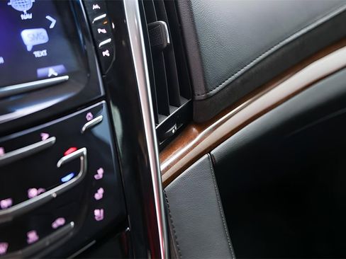 Used 2019 Cadillac Escalade Luxury image 23