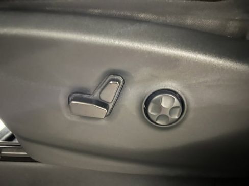 Used 2022 Chrysler Pacifica Touring-L image 16