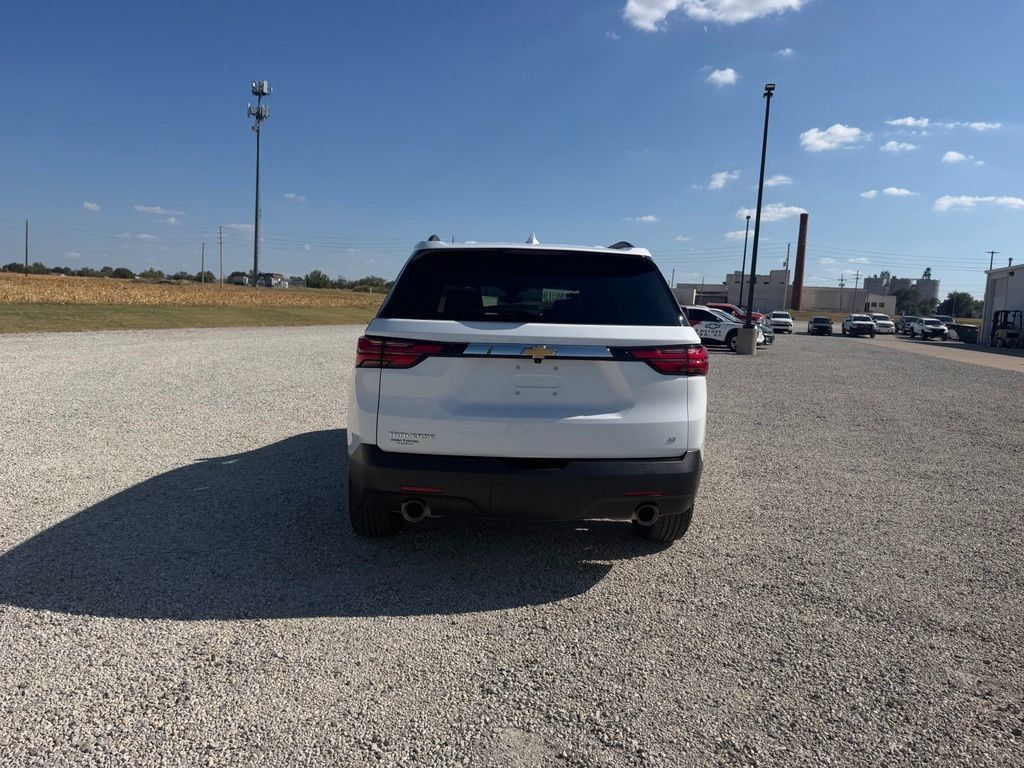 Used 2023 Chevrolet Traverse LT FWD image 4