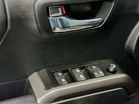 Used 2023 Toyota Tacoma TRD Off-Road w/ Technology Package image 15