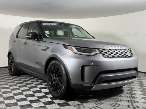 Used 2025 Land Rover Discovery S AWD/4WD image 10