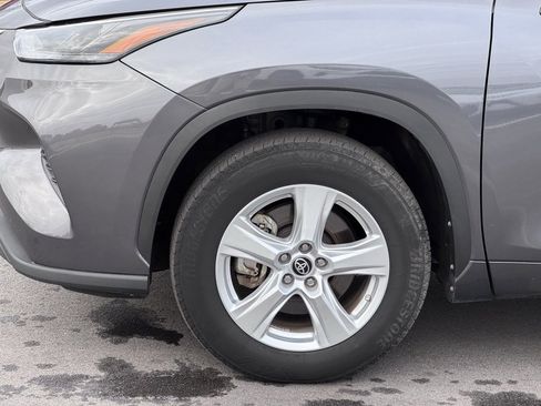 Used 2023 Toyota Highlander LE image 32