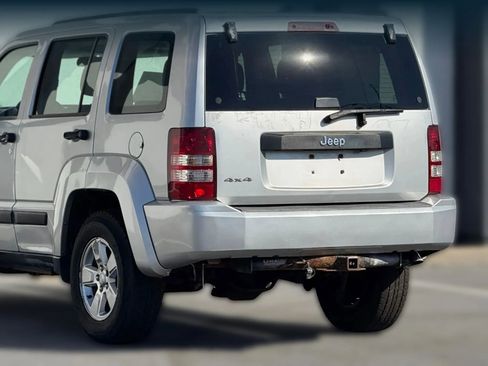 Used 2011 Jeep Liberty Sport image 16