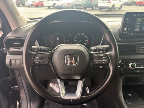 Used 2025 Honda Pilot EX-L image 16