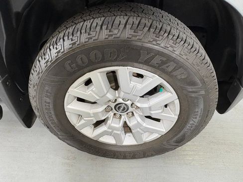 Used 2022 Nissan Frontier SV RWD image 11