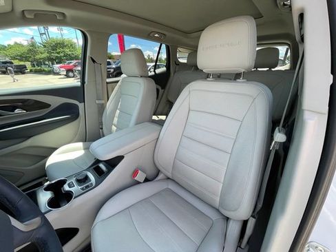 Used 2024 GMC Terrain Denali w/ Denali Premium Package AWD/4WD image 18