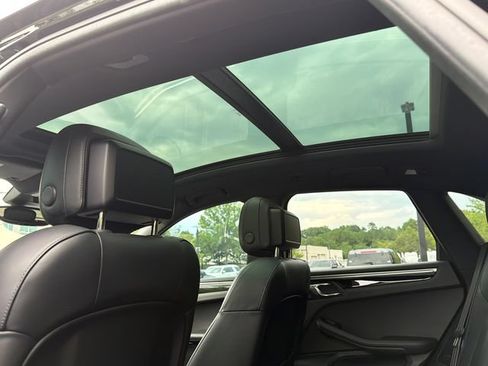 Used 2018 Porsche Macan AWD/4WD image 22