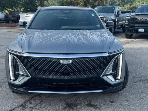 Used 2024 Cadillac Lyriq Luxury w/ LPO, Floor Liner Package AWD/4WD image 8