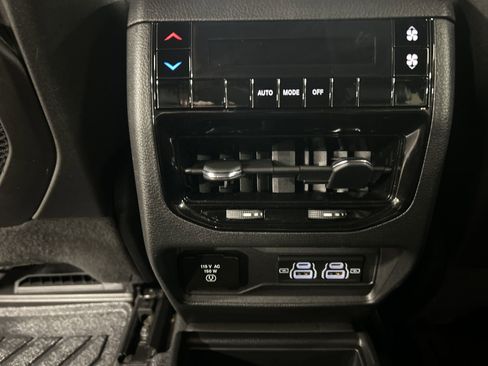 Used 2023 Jeep Grand Cherokee L Laredo AWD/4WD image 22