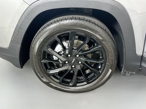 Used 2024 GMC Terrain SLE w/ Driver Convenience Package FWD image 30