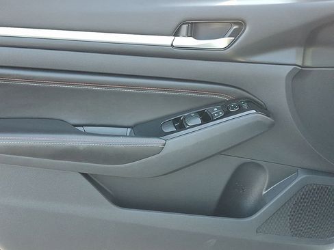 Used 2023 Nissan Altima 2.5 SR w/ SR Premium Package image 13