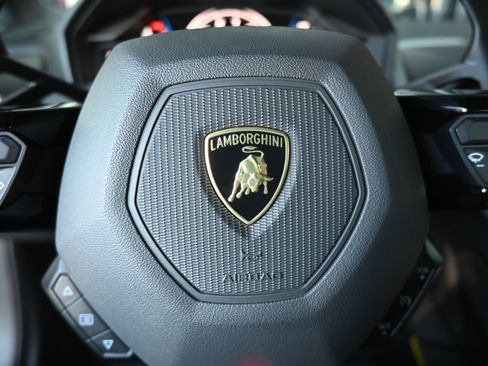 Used 2021 Lamborghini Huracan EVO RWD image 65