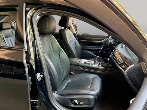 Used 2018 BMW 740i RWD image 8
