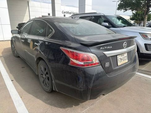 Used 2015 Nissan Altima 2.5 S w/ Sport Value Package FWD image 3