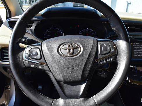 Used 2018 Toyota Avalon XLE Premium image 13