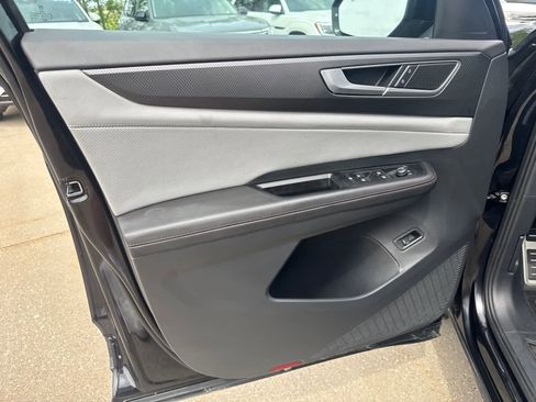 Used 2025 Volkswagen Atlas Peak Edition SE AWD/4WD image 21