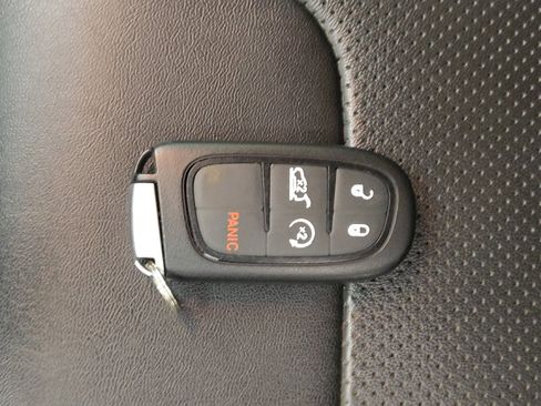 Used 2021 Jeep Cherokee Latitude Lux w/ Comfort/Convenience Group AWD/4WD image 32