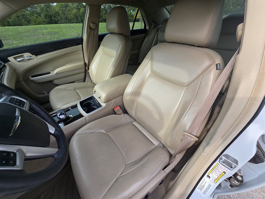 Used 2014 Chrysler 300 w/ Driver Convenience Group RWD image 11