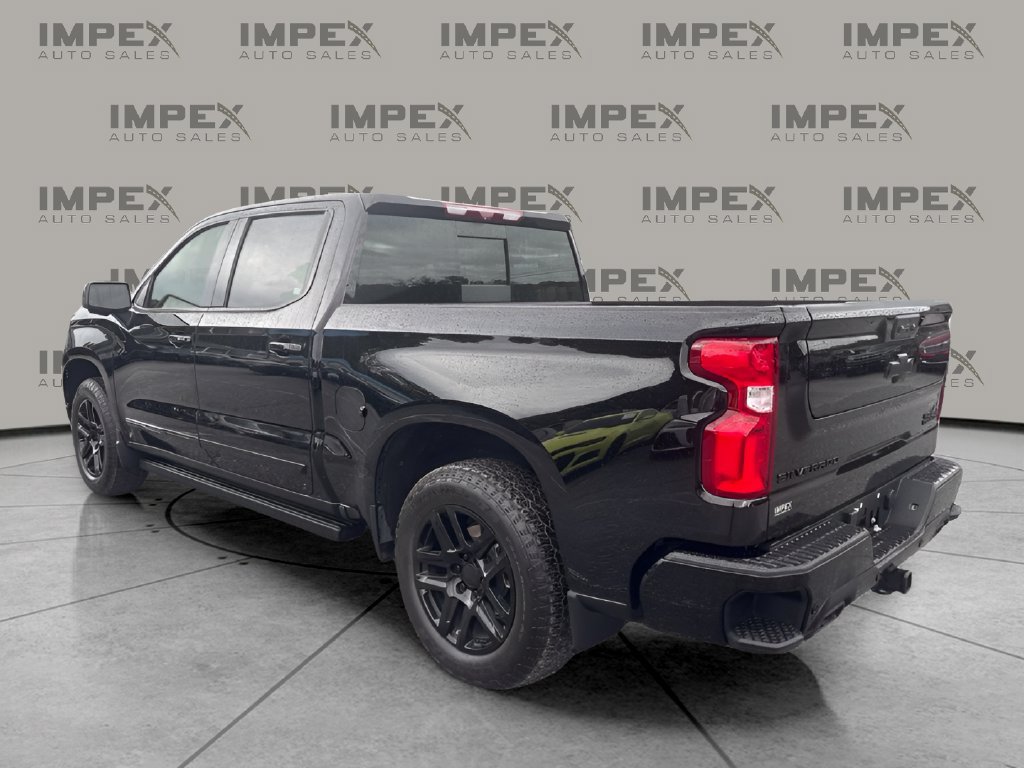 Used 2024 Chevrolet Silverado 1500 High Country w/ Midnight Edition AWD/4WD image 3