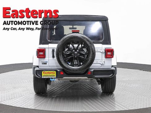 Used 2022 Jeep Wrangler Unlimited Sahara w/ Cold Weather Group AWD/4WD image 6