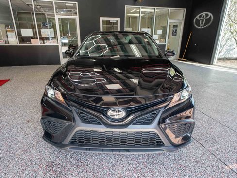 Used 2024 Toyota Camry SE w/ Cold Weather Package image 6