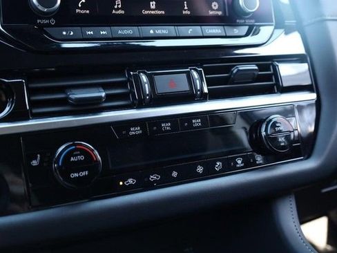Certified 2025 Nissan Pathfinder SV FWD image 15
