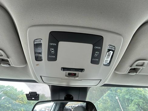 Used 2025 Toyota Sienna LE AWD/4WD image 35