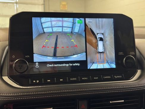 Used 2023 Nissan Rogue SL w/ SL Premium Package image 43