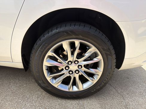 Used 2022 Buick Enclave Avenir FWD image 33