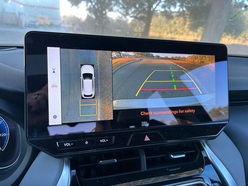 Certified 2024 Toyota Venza Limited image 22