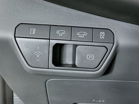 Used 2024 Kia EV9 Light Long Range RWD image 17