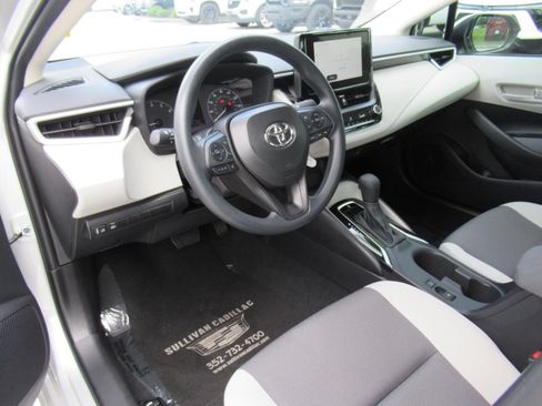 Used 2025 Toyota Corolla LE FWD image 15