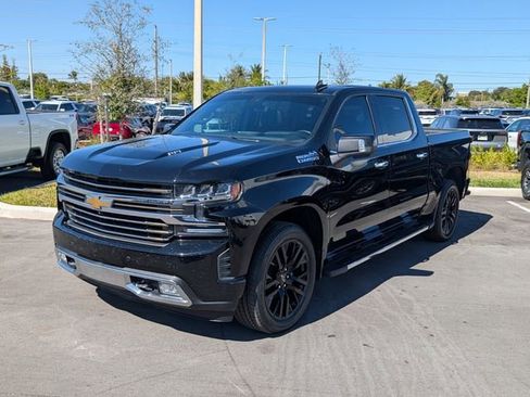 Used 2019 Chevrolet Silverado 1500 High Country w/ Technology Package AWD/4WD image 3