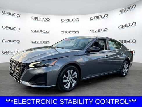 Certified 2024 Nissan Altima 2.5 S FWD image 3