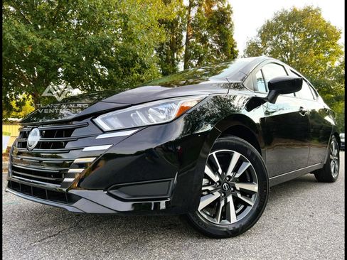 Used 2024 Nissan Versa SV image 4
