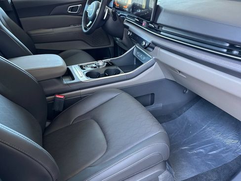 New 2026 Kia Carnival EX FWD image 16