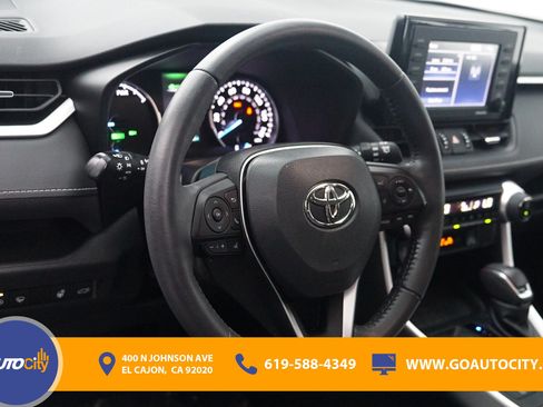 Used 2022 Toyota RAV4 XLE Premium AWD/4WD image 19
