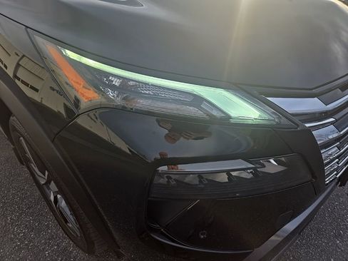 Used 2025 Nissan Rogue SL image 32